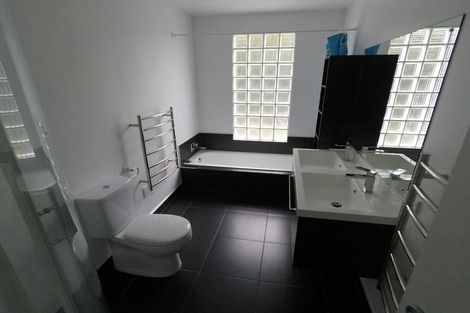 Photo of property in 32 Peter Terrace, Castor Bay, Auckland, 0620