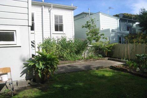 Photo of property in 19 Myrtle Crescent, Mount Cook, Wellington, 6021