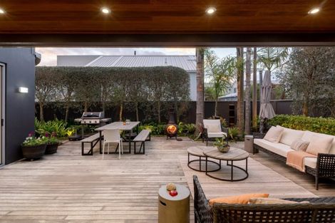 Photo of property in 241 Oceanbeach Road, Mount Maunganui, 3116