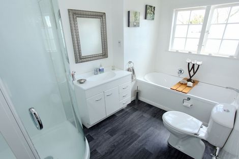 Photo of property in 76 Wainui Road, Raglan, 3225