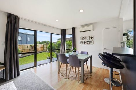 Photo of property in 2/34 Tupaki Place, Pakuranga Heights, Auckland, 2010