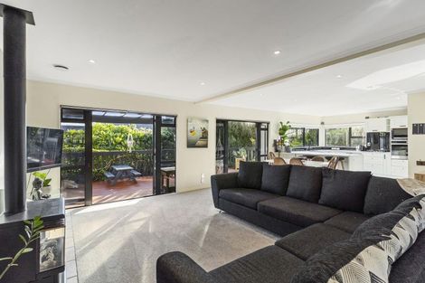 Photo of property in 2/79 Island Road, Beach Haven, Auckland, 0626