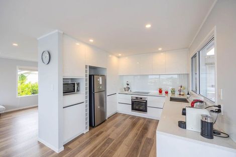 Photo of property in 2/4 Rangitoto Terrace, Milford, Auckland, 0620