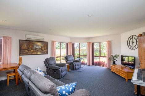 Photo of property in 8 Harris Place, Ngatea, 3503