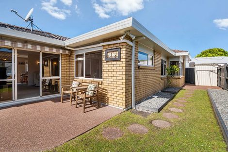 Photo of property in 38 Edward Avenue, Orewa, 0931