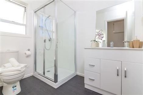 Photo of property in 2 Totara Road, Te Atatu Peninsula, Auckland, 0610