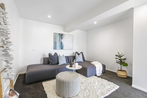 Photo of property in 52 Ravenwood Drive, Forrest Hill, Auckland, 0620