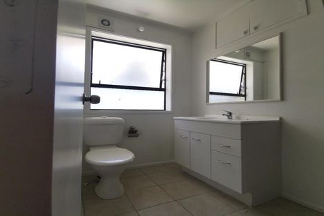 Photo of property in 1/23 Heron Place, Pakuranga Heights, Auckland, 2010