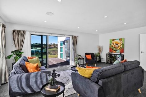 Photo of property in 17a Winstone Place, Highlands Park, New Plymouth, 4312