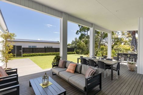 Photo of property in 9 Washingtonia Way, Omokoroa, 3114