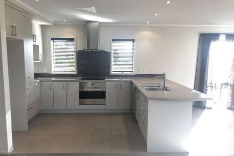 Photo of property in 7 Tobago Place, Sunnynook, Auckland, 0620