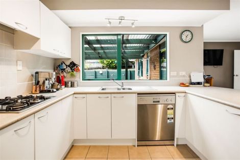 Photo of property in 9 Toledo Avenue, Henderson, Auckland, 0612