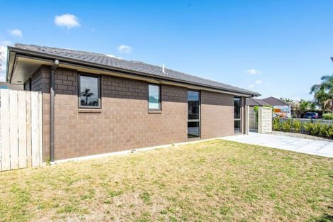 Photo of property in 17 Butterworth Crescent, Papamoa Beach, Papamoa, 3118