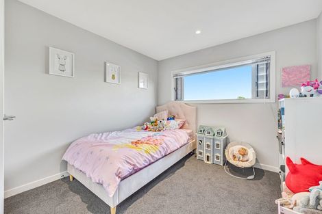 Photo of property in 2 Oakpark Place, West Harbour, Auckland, 0618