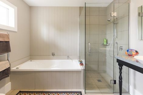 Photo of property in 8 Fairway Grove, Hokowhitu, Palmerston North, 4410