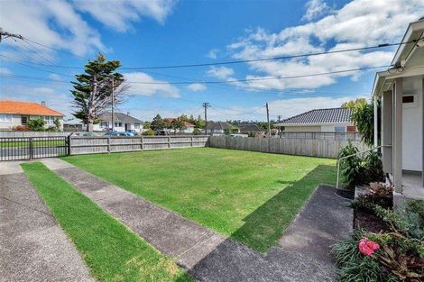 Photo of property in 59 Kelman Road, Kelston, Auckland, 0602