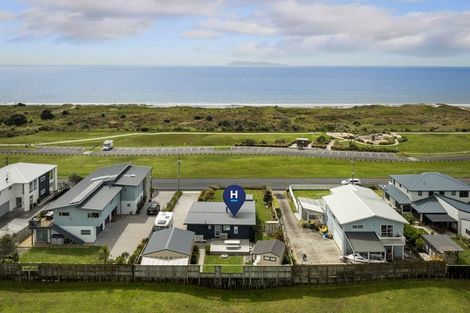 Photo of property in 138 Seaforth Road, Waihi Beach, 3611