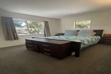 Photo of property in 35 Hollywood Avenue, Titirangi, Auckland, 0604