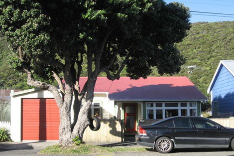 Photo of property in 23 Tuatoru Street, Eastbourne, Lower Hutt, 5013