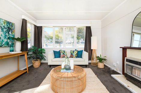 Photo of property in 660 Featherston Street, Roslyn, Palmerston North, 4414