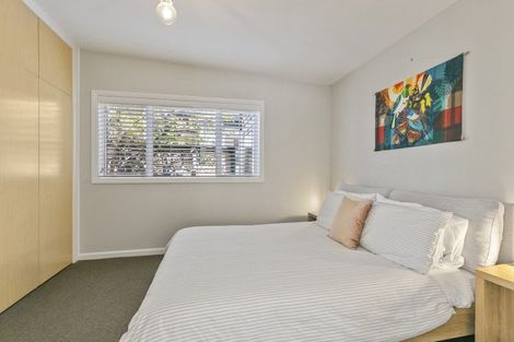Photo of property in 106 Breaker Bay Road, Breaker Bay, Wellington, 6022