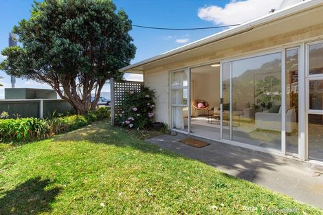 Photo of property in 73 Marine Parade, Seatoun, Wellington, 6022