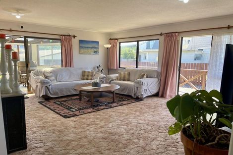 Photo of property in 160 Karewa Parade, Papamoa Beach, Papamoa, 3118