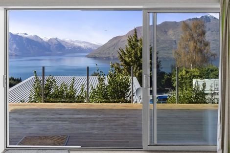 Photo of property in 129b Wynyard Crescent, Fernhill, Queenstown, 9300