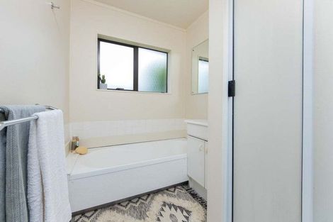 Photo of property in 1/111 Sturges Road, Henderson, Auckland, 0612