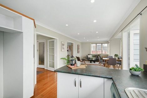 Photo of property in 4 Lyndhurst Road, Tawa, Wellington, 5028