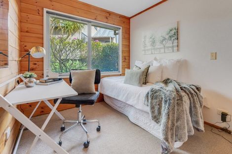 Photo of property in 34 Lochend Place, Highland Park, Auckland, 2010