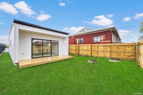 Photo of property in 63 Flanshaw Road, Te Atatu South, Auckland, 0610