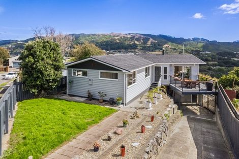 Photo of property in 2 Ash Grove, Ranui, Porirua, 5024