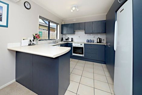 Photo of property in 16 Carisbrook Crescent, Papakura, 2110