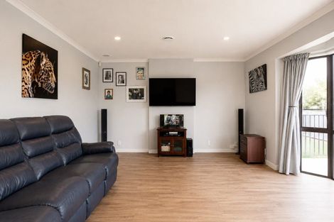 Photo of property in 77 Avondale Road, Taradale, Napier, 4112