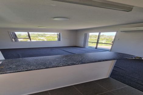 Photo of property in 2/29 Cheltenham Terrace, Newlands, Wellington, 6037