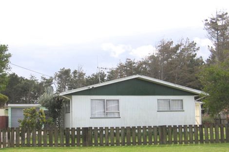 Photo of property in 11 Cousins Avenue West, Foxton Beach, Foxton, 4815