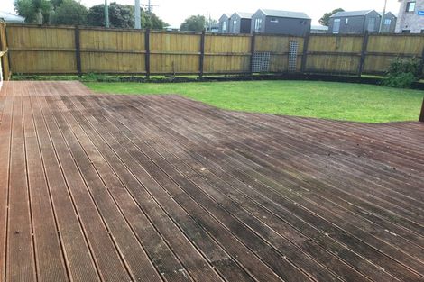 Photo of property in 64 Taikata Road, Te Atatu Peninsula, Auckland, 0610