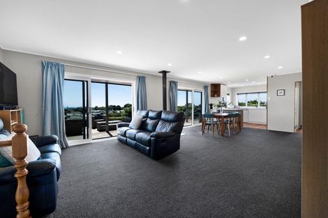 Photo of property in 138 Govett Avenue, Frankleigh Park, New Plymouth, 4310