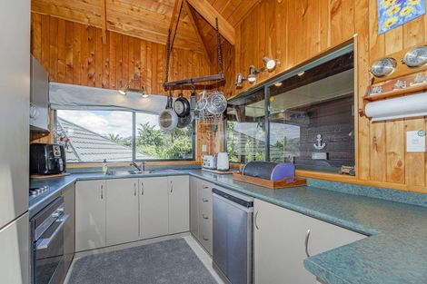 Photo of property in 2 Pohutukawa Grove, Whitianga, 3510