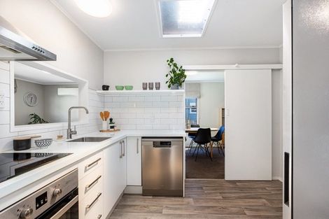 Photo of property in 176a Queens Drive, Lyall Bay, Wellington, 6022