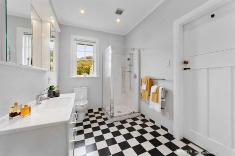 Photo of property in 9 Wadestown Road, Wadestown, Wellington, 6012