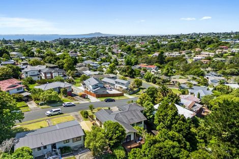 Photo of property in 14 Deverell Place, Northcross, Auckland, 0632