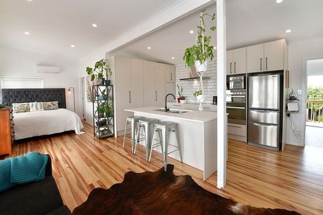 Photo of property in 1339 Whangaparaoa Road, Army Bay, Whangaparaoa, 0930