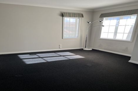 Photo of property in 3 Onemana Way, Te Atatu Peninsula, Auckland, 0610