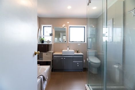 Photo of property in 1/253 Glenfield Road, Hillcrest, Auckland, 0627