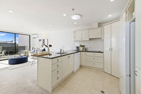 Photo of property in Mon Desir Apartments, 5/175h Hurstmere Road, Takapuna, Auckland, 0622