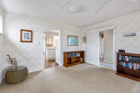 Photo of property in 26 Mazengarb Road, Paraparaumu Beach, Paraparaumu, 5032