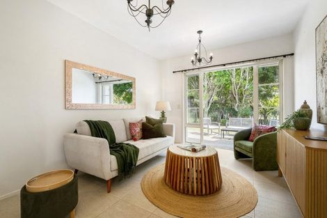 Photo of property in 1 Scarlet Oak Drive, Schnapper Rock, Auckland, 0632