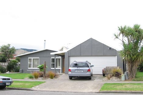 Photo of property in 30 Kapanui Road, Waikanae, 5036